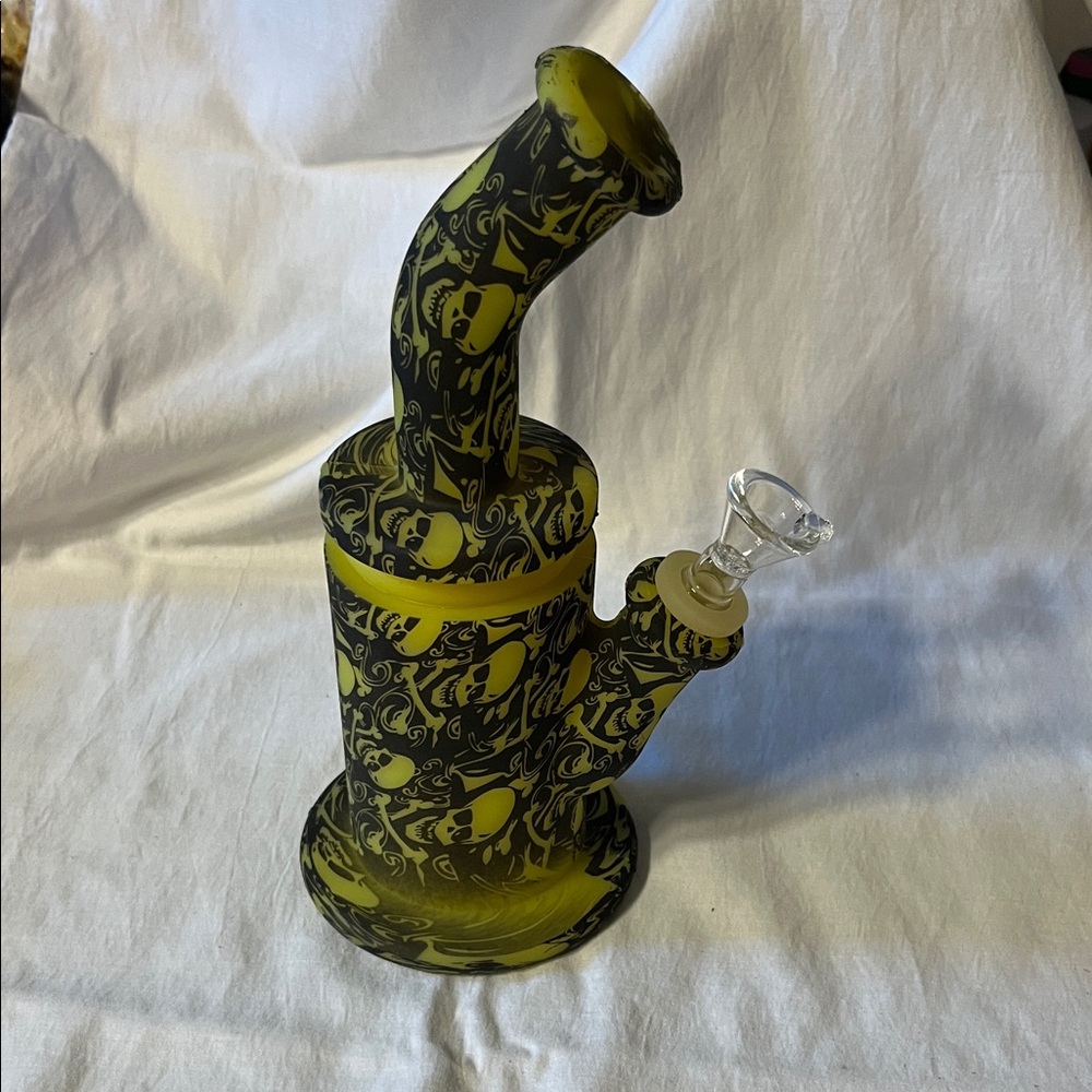 Yellow and Black Artistic plastic Water Piece